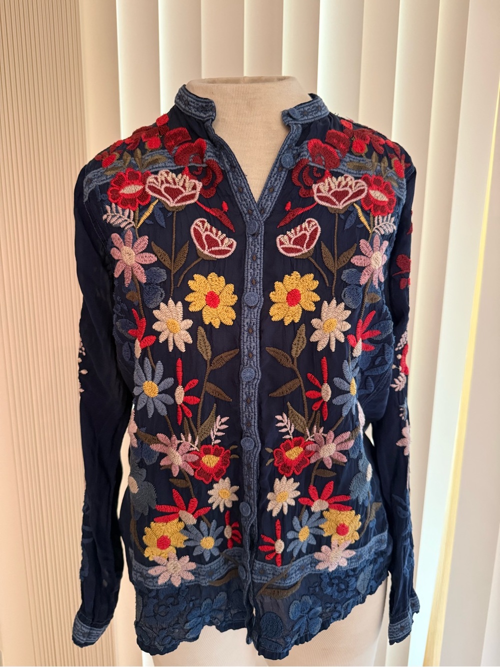 Johnny Was Whimsical Floral Embroidered Boho Folk Blouse Navy XS